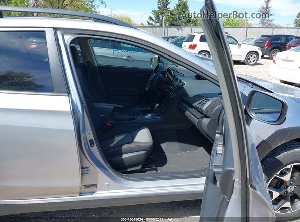 JF2GTABC5JH339795 2018 SUBARU CROSSTREK Silver წინა სალონის ხედი