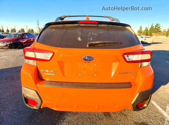 JF2GTADC0JH320861 2018 SUBARU CROSSTREK Оранжевый Вид сзади
