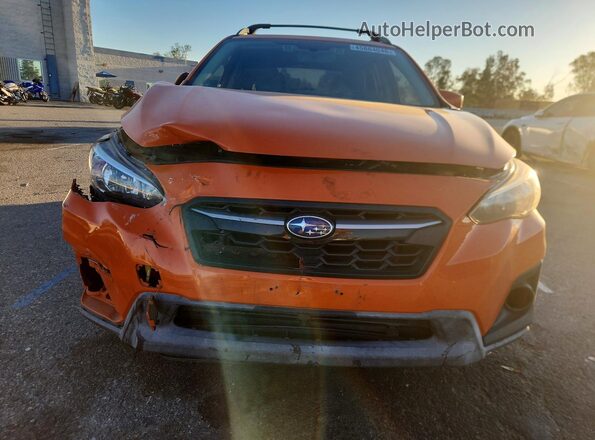 JF2GTADC0JH320861 2018 SUBARU CROSSTREK Оранжевый Вид спереди