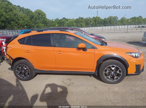 JF2GTADC5J8219637 2018 SUBARU CROSSTREK Оранжевый Вид задней части салона