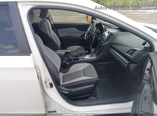 JF2GTADC7J8345563 2018 SUBARU CROSSTREK White Widok wnętrza z przodu
