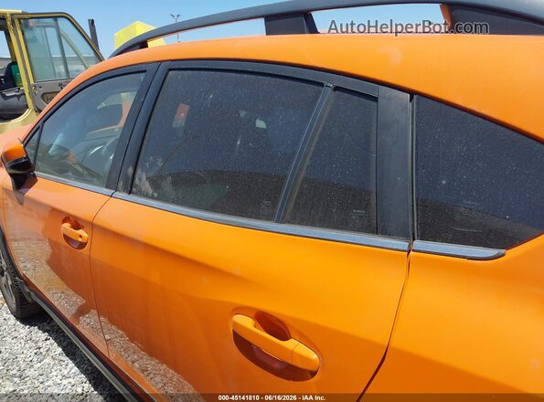 JF2GTAJC9JH307269 2018 SUBARU CROSSTREK Orange 