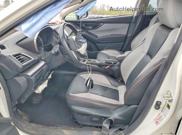 JF2GTAMC4J8240124 2018 SUBARU CROSSTREK White წინა სალონის ხედი