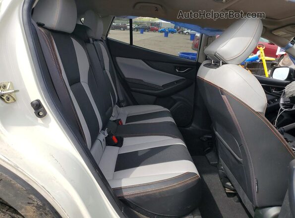 JF2GTAMC4J8240124 2018 SUBARU CROSSTREK White უკანა სავარძლების ხედი