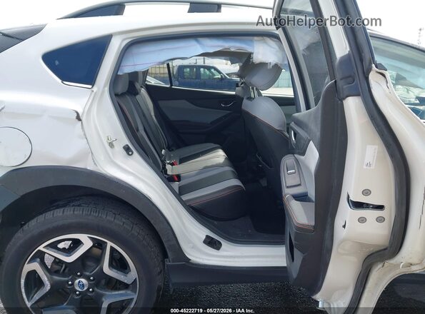 JF2GTAMC8J8348701 2018 SUBARU CROSSTREK White Вид наклейки з VIN-кодом