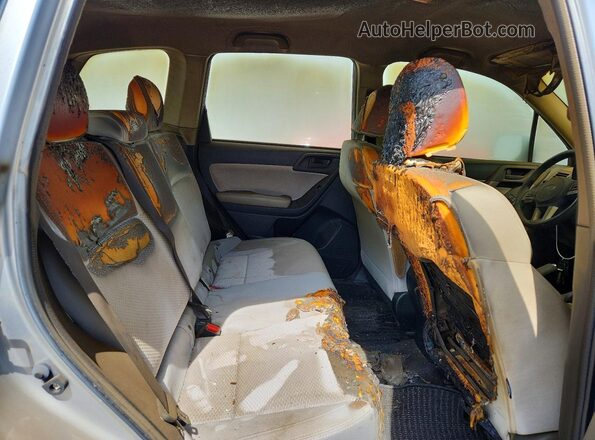 JF2SJAAC7JH453430 2018 SUBARU FORESTER Silver Widok tylnych siedzeń