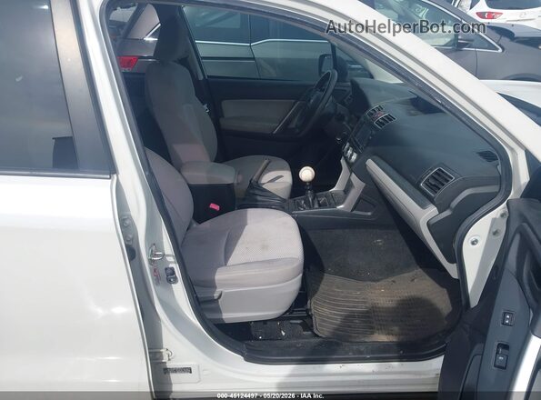 JF2SJAAC9GG424638 2016 SUBARU FORESTER Белый Вид салона спереди