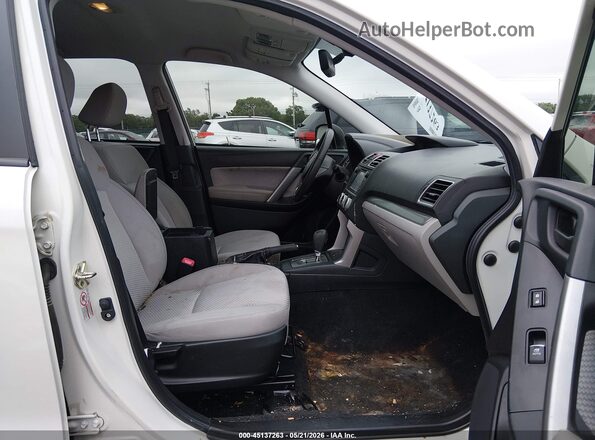 JF2SJABC0HH435988 2017 SUBARU FORESTER Белый Вид салона спереди