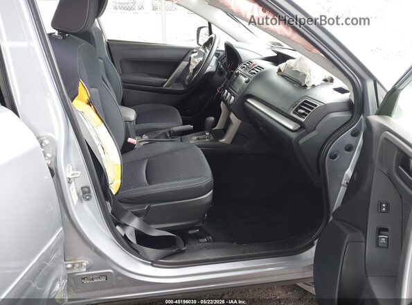 JF2SJABC5HH478058 2017 SUBARU FORESTER Light Blue Front interior view