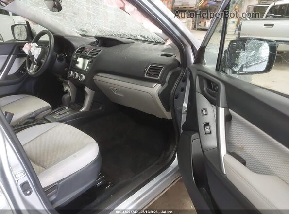 JF2SJABC5HH481770 2017 SUBARU FORESTER 2.5 Silver Vista interior delantera