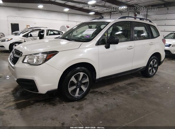 JF2SJABC9JH479073 2018 SUBARU FORESTER White Передня ліва чверть