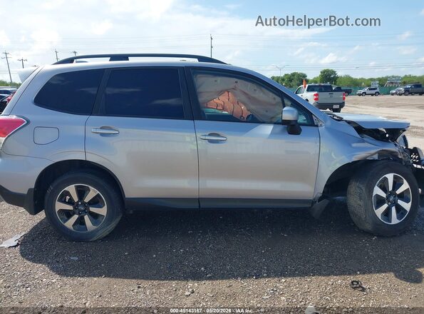 JF2SJADC0HH402860 2017 SUBARU FORESTER Silver Widok wnętrza z tyłu