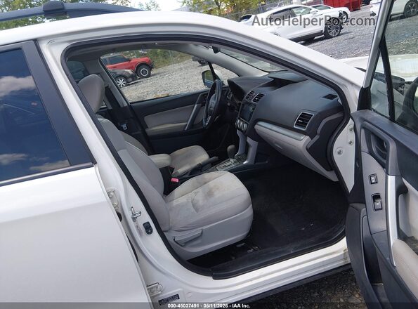 JF2SJADC6GH467355 2016 SUBARU FORESTER 2.5 White Widok wnętrza z przodu