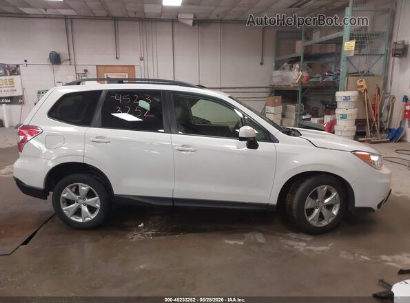 JF2SJADC7GH468577 2016 SUBARU FORESTER White Vista interior trasera