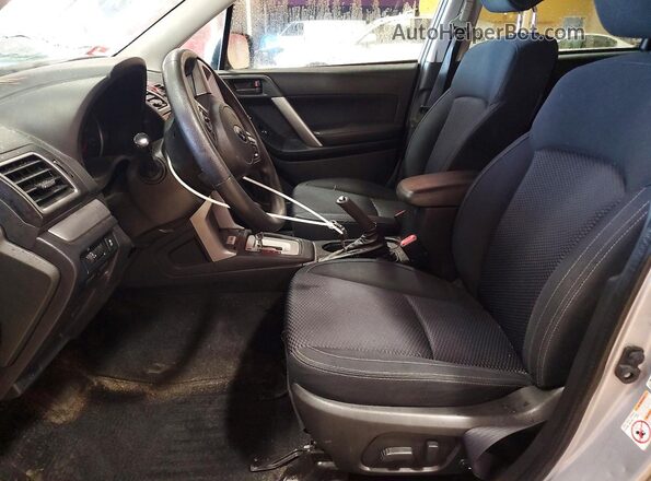 JF2SJAECXHH543997 2017 SUBARU FORESTER Silver Vista interior delantera