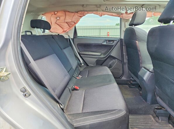 JF2SJAECXHH554675 2017 SUBARU FORESTER Silver Vista interior trasera