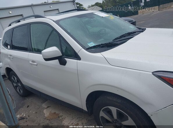 JF2SJAGCXHH805949 2017 SUBARU FORESTER 2.5 White Rear interior view