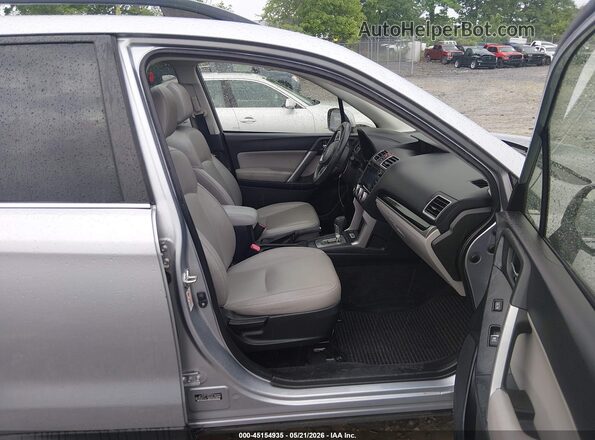 JF2SJAJC1HH535325 2017 SUBARU FORESTER Blue Front interior view