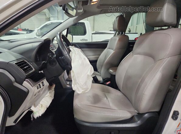 JF2SJAJC2JH414406 2018 SUBARU FORESTER 2.5 White წინა სალონის ხედი