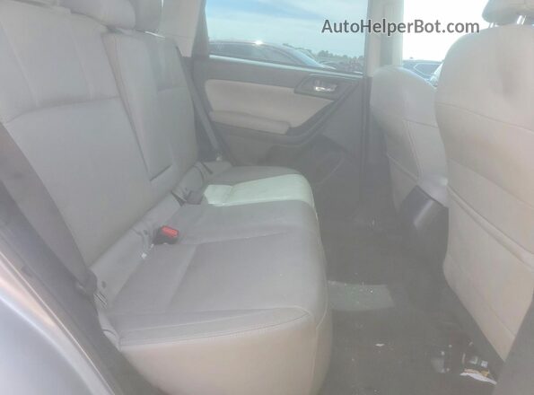 JF2SJAJC8HH412069 2017 SUBARU FORESTER Silver Vista interior trasera