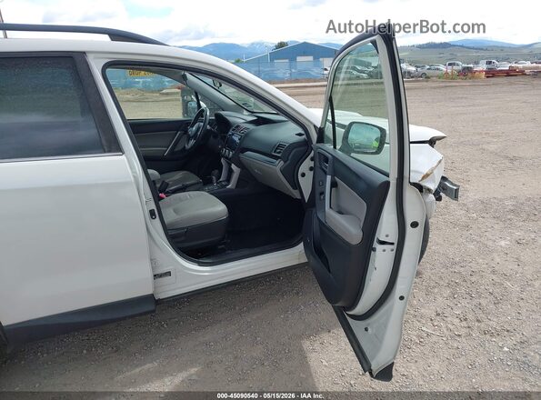 JF2SJARC9JH454423 2018 SUBARU FORESTER Белый Вид салона спереди