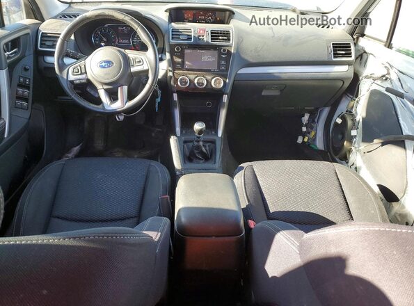 JF2SJEJC7HG587801 2017 SUBARU FORESTER Белый Вид панели приборов