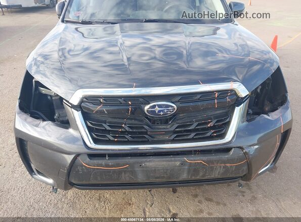 JF2SJGWC9JH429433 2018 SUBARU FORESTER2. Gray Вид спереду