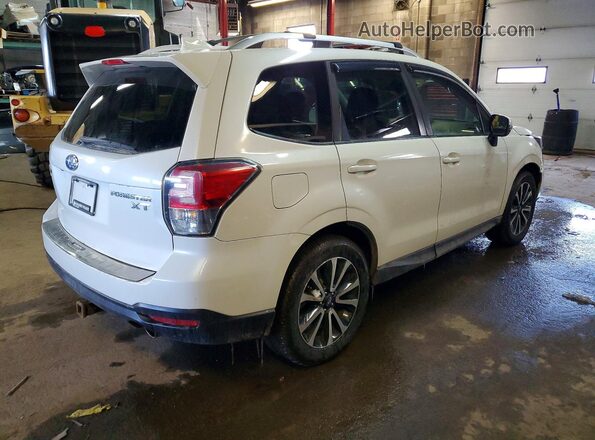 JF2SJHSC2HH494341 2017 SUBARU FORESTER2. White Rear right