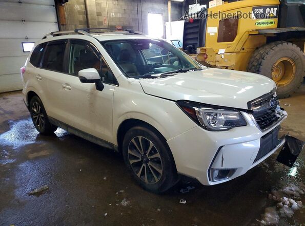 JF2SJHSC2HH494341 2017 SUBARU FORESTER2. White Front right