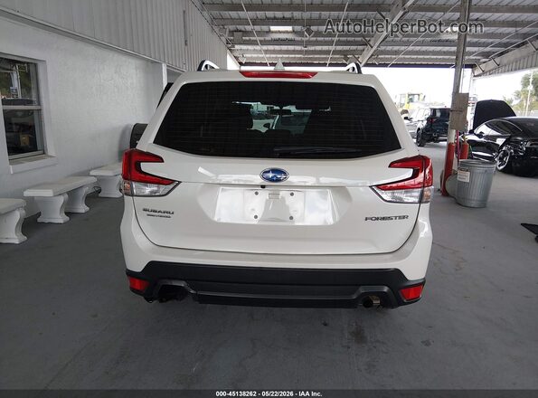 JF2SKACC8NH450035 2022 SUBARU FORESTER White 