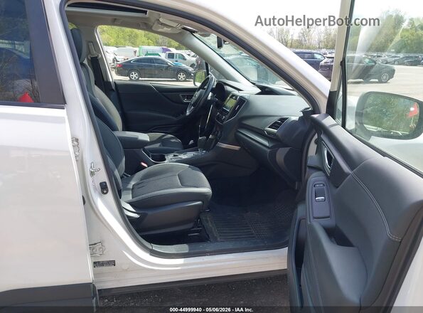 JF2SKAEC3KH568633 2019 SUBARU FORESTER White 