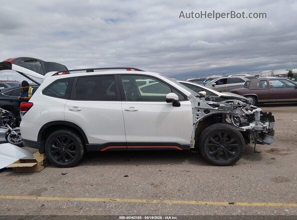 JF2SKAGC9RH435656 2024 SUBARU FORESTER White Սալոնի 360 աստիճան տեսք