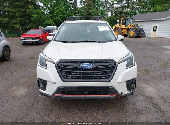 JF2SKAJC5PH506082 2023 SUBARU FORESTER White Սալոնի հետևի տեսք