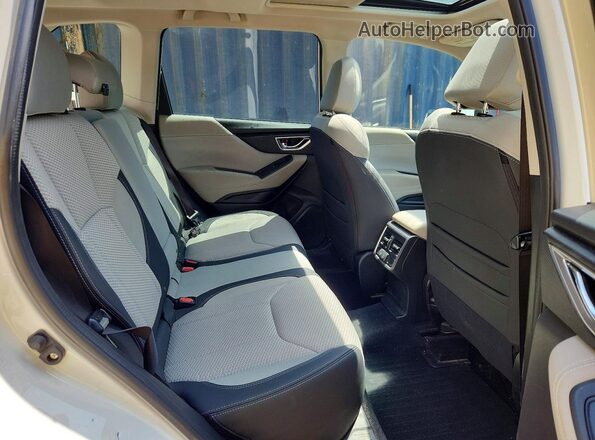 JF2SKAJCXMH560120 2021 SUBARU FORESTER White 
