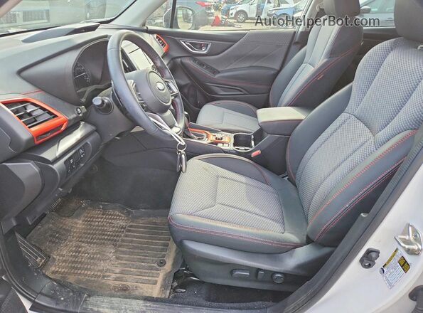 JF2SKALC4MH456509 2021 SUBARU FORESTER White Front interior view