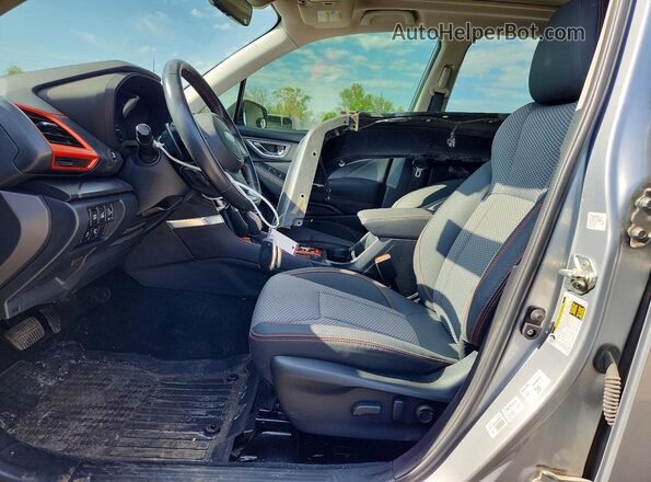 JF2SKARC6MH593099 2021 SUBARU FORESTER Silver Front interior view
