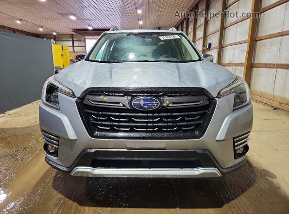 JF2SKARCXNH528922 2022 SUBARU FORESTER Silver Widok z przodu