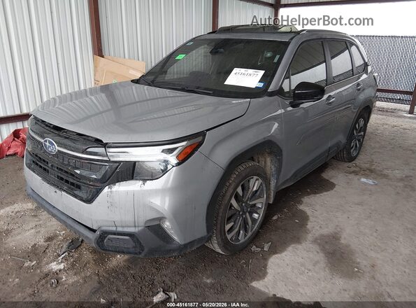 JF2SLDTC7SH415982 2025 SUBARU FORESTER Gray Vista tres cuartos delantera izquierda