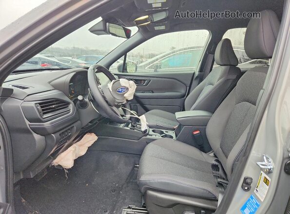 JF2SLSED6SH454136 2025 SUBARU FORESTER Серебряный Вид салона спереди