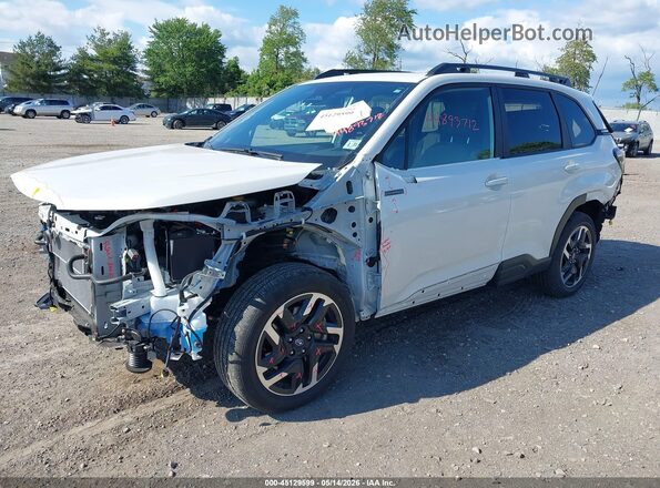 JF2SLSED7SH447700 2025 SUBARU FORESTER White Vista tres cuartos delantera izquierda