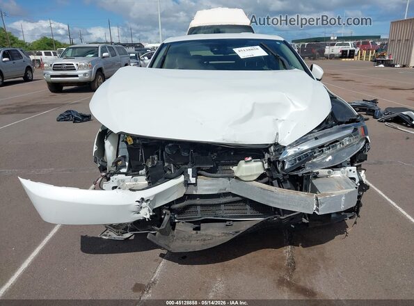 JHMZC5F17JC022930 2018 HONDA CLARITY White Вид задньої частини салону