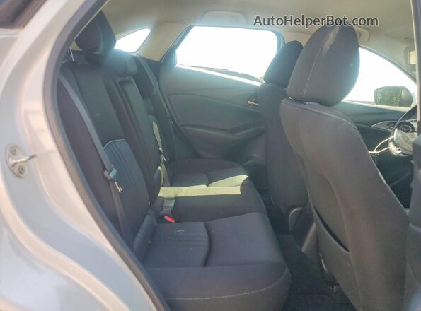 JM1DKDB73L1471359 2020 MAZDA CX-3 Gray Widok wnętrza z tyłu