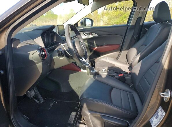 JM1DKFC70J0314059 2018 MAZDA CX-3 Gray Front interior view