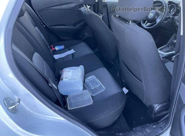 JM1DKFC79H0168772 2017 MAZDA CX-3 Silver Front interior view