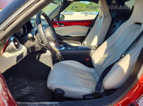 JM1NDAD73M0455325 2021 MAZDA MX-5 Red Front interior view