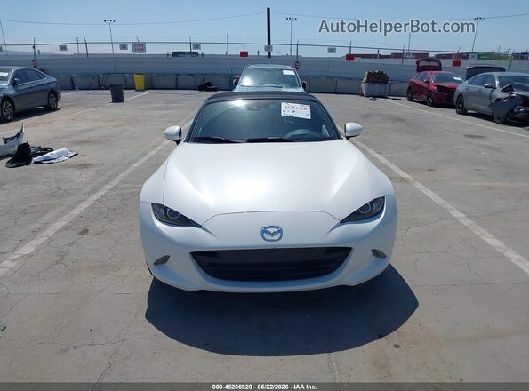 JM1NDAD74N0505702 2022 MAZDA MX-5 MIATA Белый Вид задней части салона