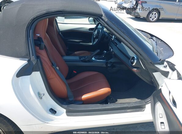 JM1NDAD74N0505702 2022 MAZDA MX-5 MIATA Белый Вид салона спереди