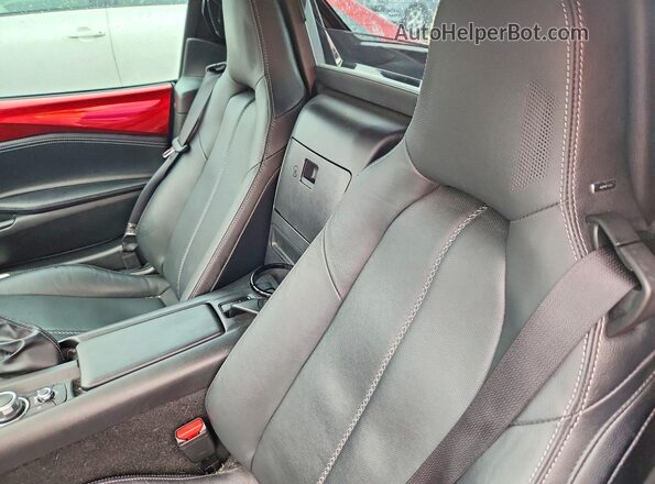 JM1NDAM77N0503443 2022 MAZDA MX-5 Burgundy Widok tylnych siedzeń