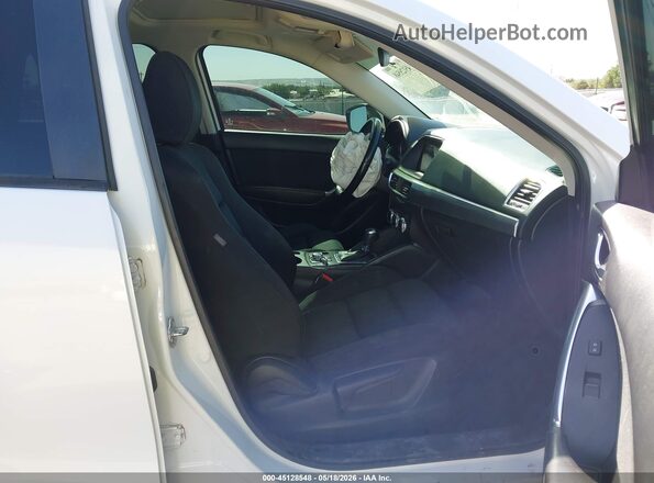 JM3KE2CY8G0847180 2016 MAZDA CX-5 Белый Вид салона спереди