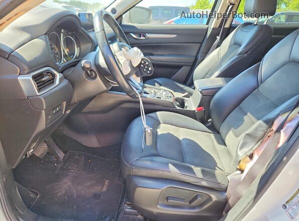 JM3KFACM3J0305657 2018 MAZDA CX-5 White წინა სალონის ხედი